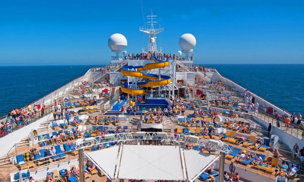 Γιατί επιλέγουν την Ελλάδα για κρουαζιέρα οι διεθνείς κολοσσοί